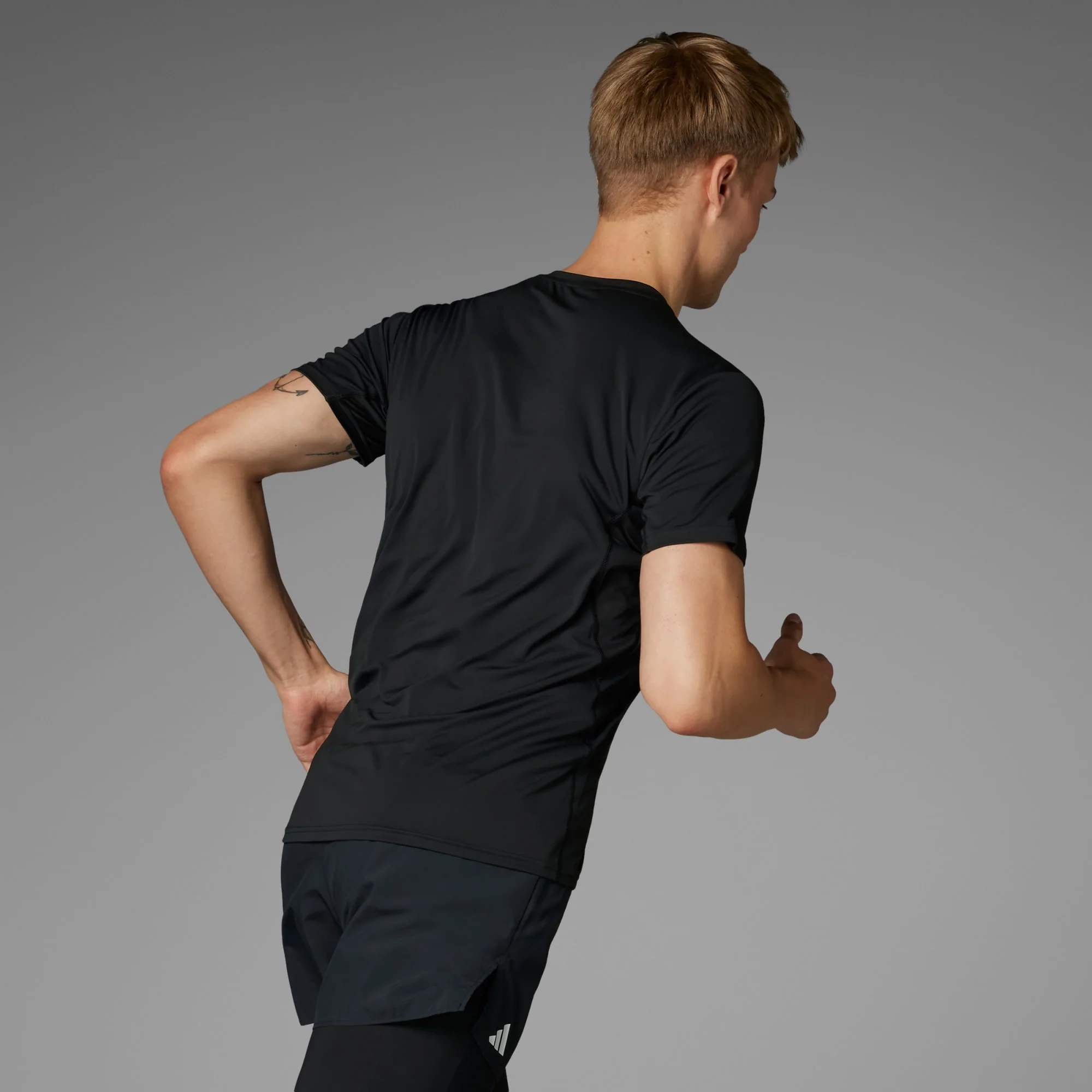 ADIDAS MEN'S ADIZERO ESSENTIALS RUNNING BLACK TEE - Image 3