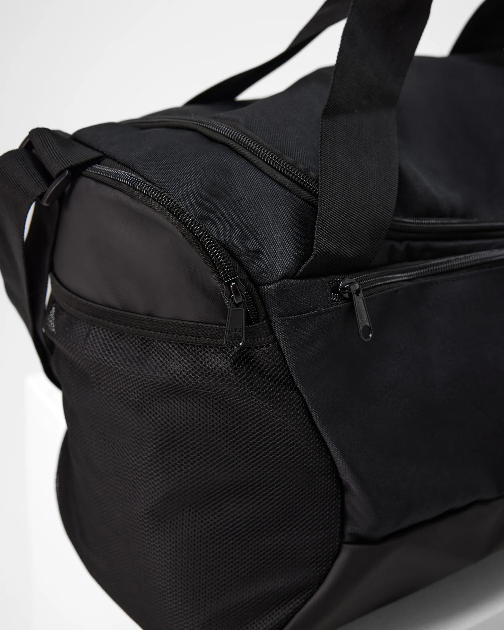 Insport Alaska Black Small Duffle Bag - Image 5